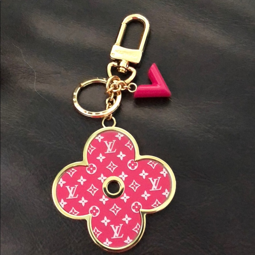 NWOT Louis Vuitton pink and white logo key ring
